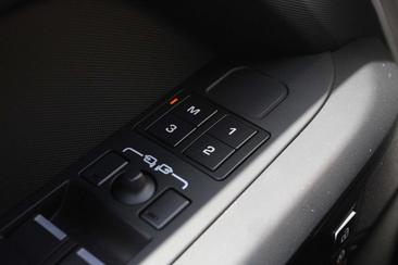 Land Rover Defender 110 P300e X-Dynamic HSE | Satin | Caraway | Trekha Gris — photo 39