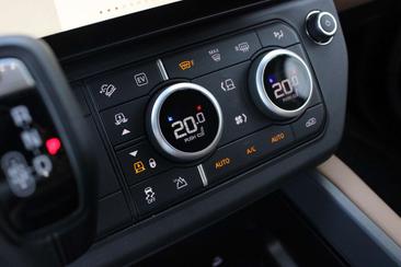 Land Rover Defender 110 P300e X-Dynamic HSE | Satin | Caraway | Trekha Gris — photo 42