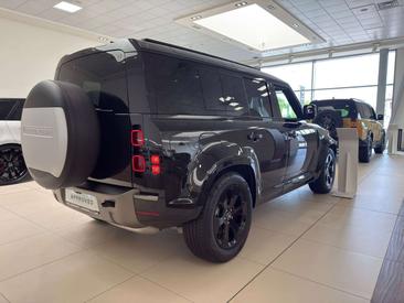 Land Rover Defender 110 D200 AWD Auto X-Dynamic SE — photo 6