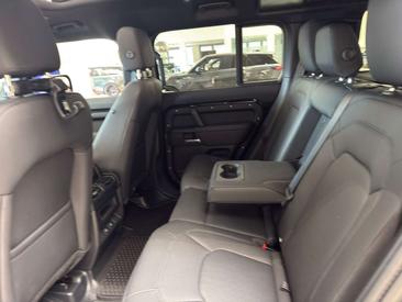 Land Rover Defender 110 D200 AWD Auto X-Dynamic SE — photo 9