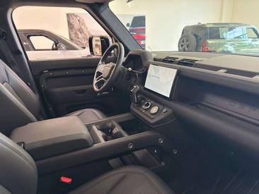 Land Rover Defender 110 D200 AWD Auto X-Dynamic SE — photo 12