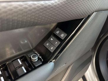 Land Rover Range Rover Velar P400e S — photo 12