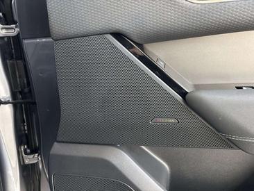 Land Rover Range Rover Velar P400e S — photo 13