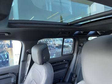Land Rover Defender 110 3.0D L6 MHEV 350 AWD Aut. X-Dynamic HSE — photo 13