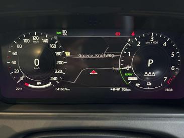 Land Rover Range Rover Velar P400e S — photo 17