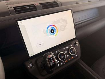 Land Rover Defender 90 X-Dynamic SE 3.0D I6 200 CV AWD Auto — photo 13
