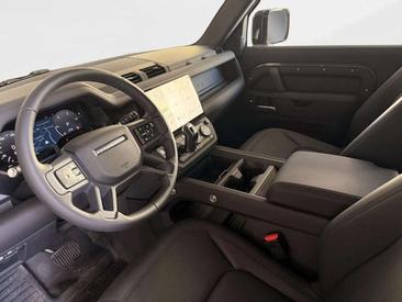 Land Rover Defender 90 X-Dynamic SE 3.0D I6 200 CV AWD Auto — photo 14