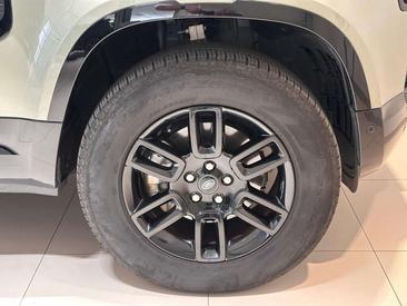 Land Rover Defender 110 X-Dynamic S Awd 3.0d I6 Mhev 200cv Auto — photo 9