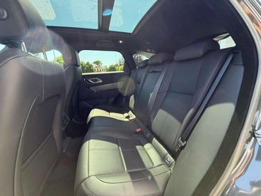 Land Rover Range Rover Velar 3.0D I6 300 R-Dynamic SE 4WD Auto — photo 8