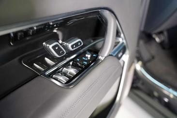 Land Rover Range Rover P550e Autobiography — photo 9