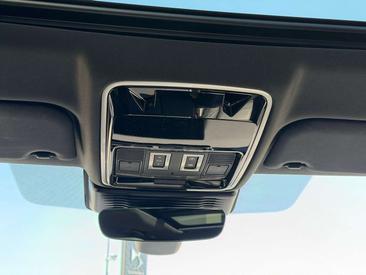 Land Rover Range Rover Velar 3.0D I6 300 R-Dynamic SE 4WD Auto — photo 16