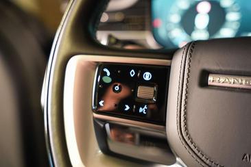 Land Rover Range Rover P550e Autobiography — photo 16