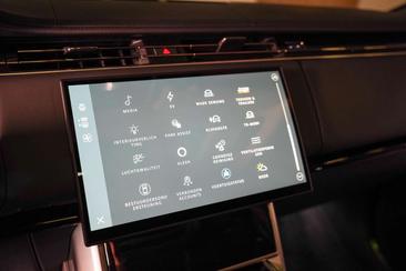 Land Rover Range Rover P550e Autobiography — photo 28