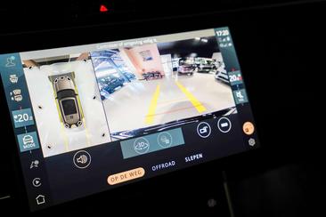Land Rover Range Rover P550e Autobiography — photo 39