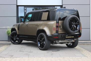 Land Rover Defender 110 X-Dynamic HSE P300e — photo 2