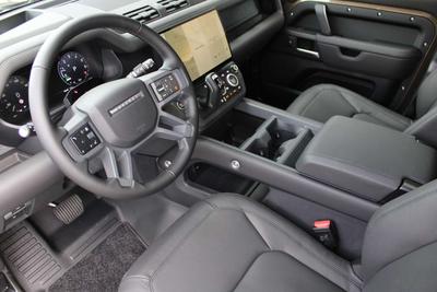 Land Rover Defender 110 X-Dynamic HSE P300e