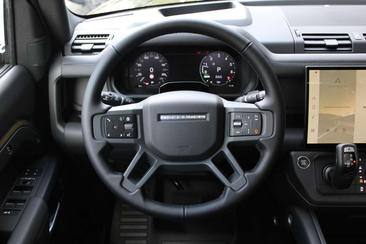 Land Rover Defender 110 X-Dynamic HSE P300e — photo 9