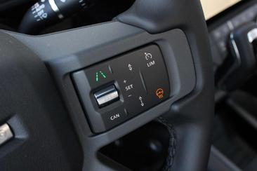 Land Rover Defender 110 X-Dynamic HSE P300e — photo 10