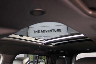 Land Rover Defender 110 X-Dynamic HSE P300e — photo 11