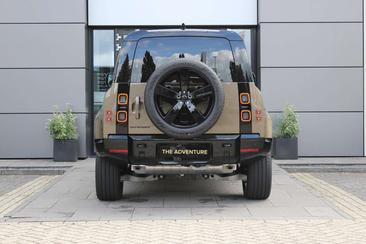 Land Rover Defender 110 X-Dynamic HSE P300e — photo 15