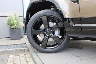Land Rover Defender 110 X-Dynamic HSE P300e — photo 18