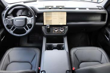 Land Rover Defender 110 X-Dynamic HSE P300e — photo 19