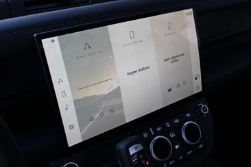 Land Rover Defender 110 X-Dynamic HSE P300e — photo 21