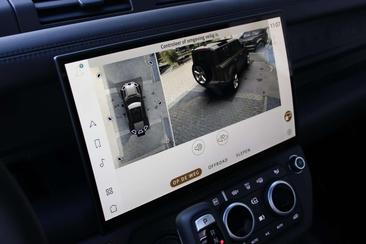 Land Rover Defender 110 X-Dynamic HSE P300e — photo 23