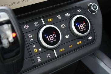 Land Rover Defender 110 X-Dynamic HSE P300e — photo 25