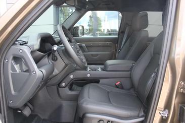 Land Rover Defender 110 X-Dynamic HSE P300e — photo 29