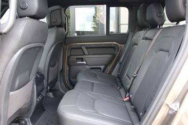 Land Rover Defender 110 X-Dynamic HSE P300e — photo 30