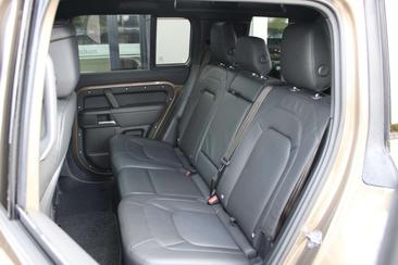 Land Rover Defender 110 X-Dynamic HSE P300e — photo 31