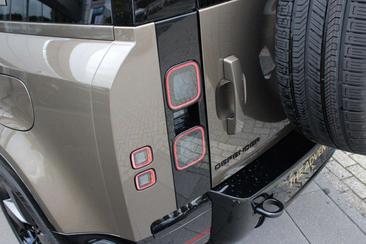 Land Rover Defender 110 X-Dynamic HSE P300e — photo 36