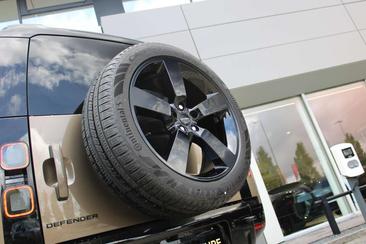 Land Rover Defender 110 X-Dynamic HSE P300e — photo 37