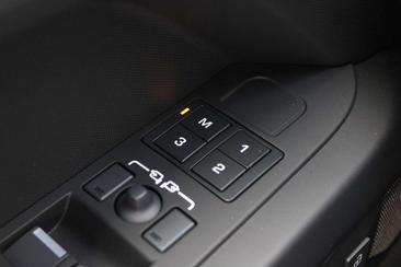 Land Rover Defender 110 X-Dynamic HSE P300e — photo 42