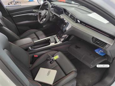 Audi Q8 E-tron S Line 50 E-tron Quattro — photo 5