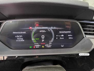 Audi Q8 E-tron S Line 50 E-tron Quattro — photo 8