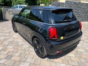 Mini Electric Cooper SE — photo 8