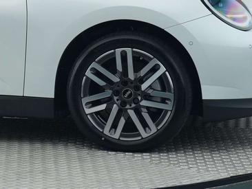 Mini Hatch Classic Cooper SE — photo 15