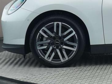 Mini Hatch Classic Cooper SE — photo 16