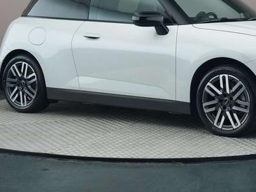 Mini Hatch Classic Cooper SE — photo 21
