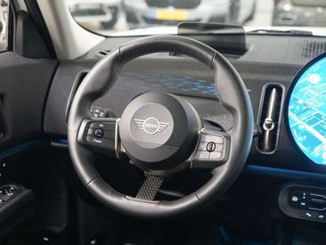 Mini Countryman COOPER SE — photo 9