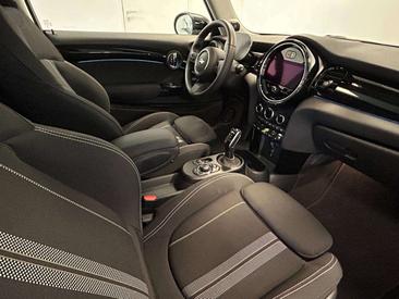 Mini Electric Cooper SE — photo 12