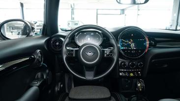 Mini Electric Classic Cooper SE — photo 26