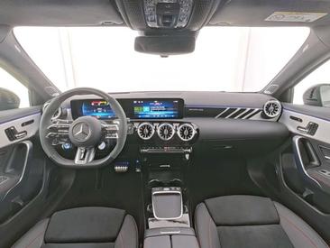 Mercedes Classe A45 AMG 45 Night Edition — photo 7