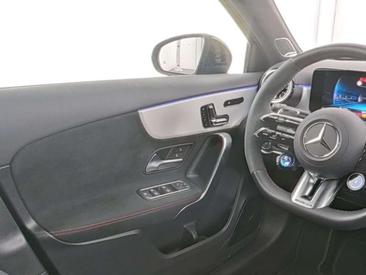 Mercedes Classe A45 AMG 45 Night Edition — photo 9