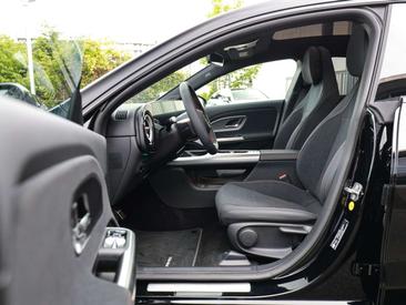 Mercedes CLA 180 AMG Line — photo 9