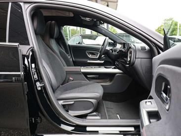 Mercedes CLA 180 AMG Line — photo 2