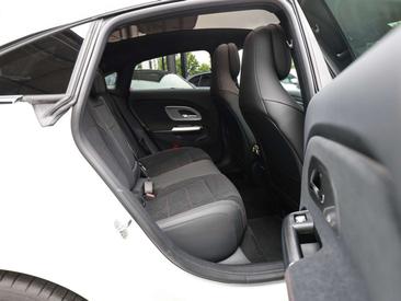 Mercedes CLA 200 AMG Line — photo 4