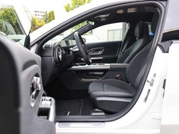 Mercedes CLA 200 AMG Line — photo 10